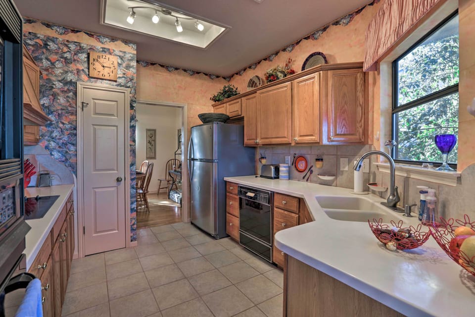 Kitchen | Cooking Basics | Coffee Maker | Paper Towels/Trash Bags Provided