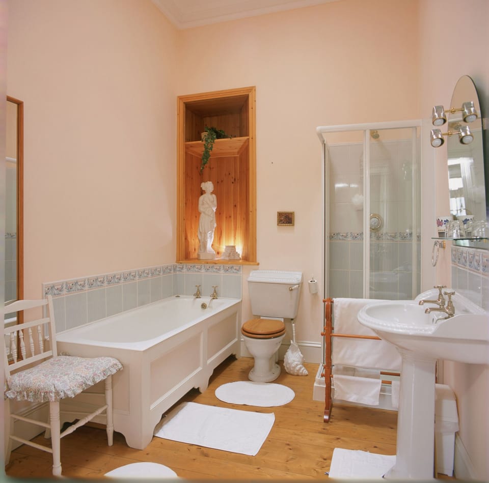 En-suite bathroom