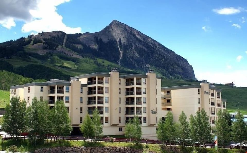 Experience the picturesque atmosphere at this amazing property.