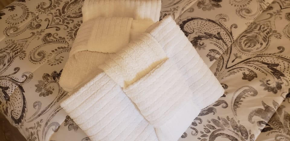 Upgraded linen package including Damask cotton sheets and fluffy towels