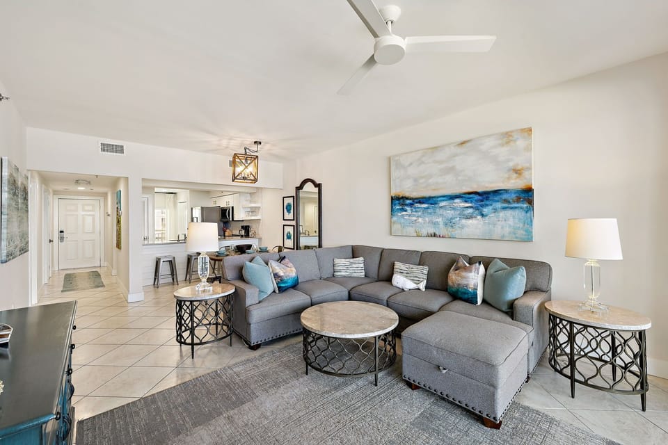 Cozy Living Area with Ample Seating