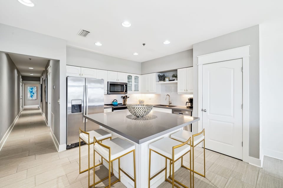 Spacious & Well Lit Chef's Kitchen