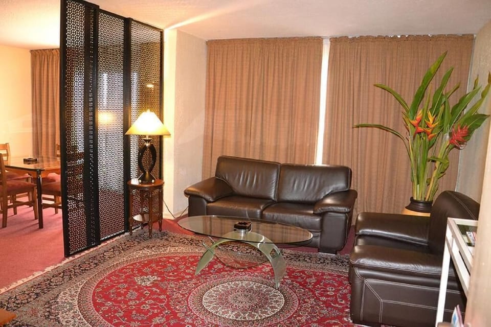 Senior Suite | Living area | Flat-screen TV