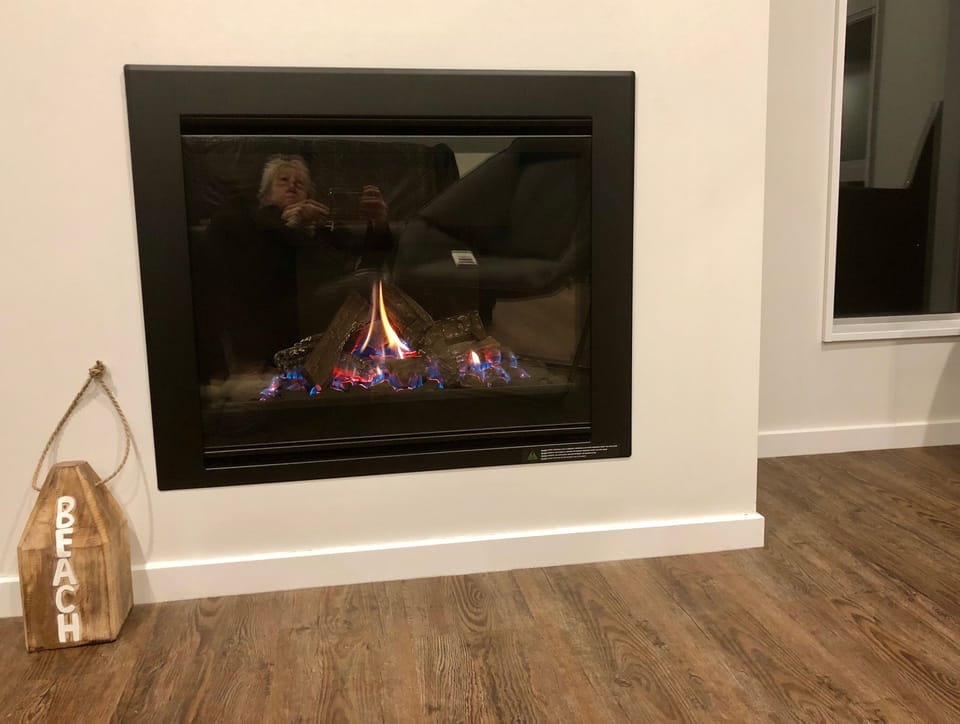 Lovely Cosy Fire Place which starts with a push of a button.