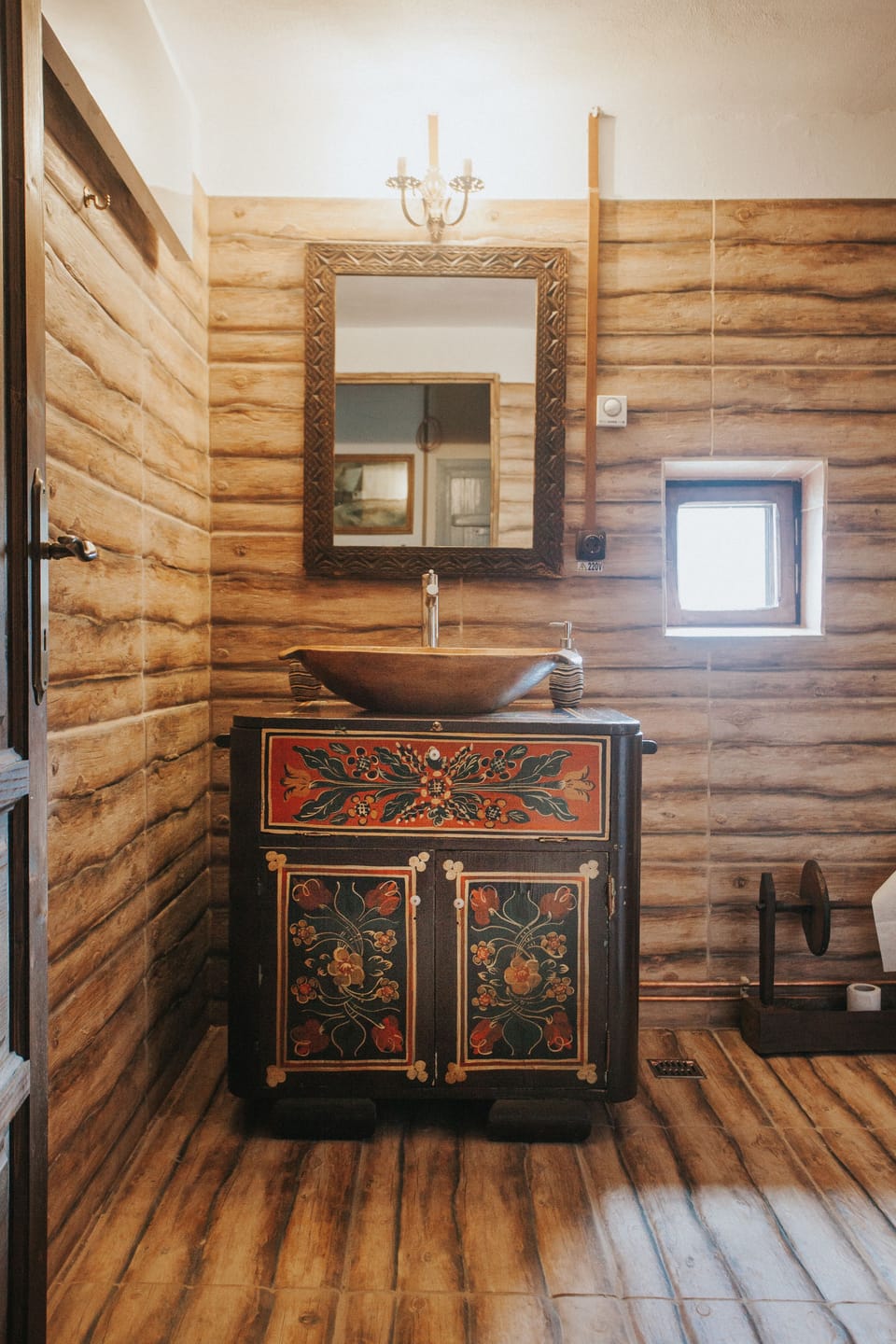 Basic Bungalow, Multiple Beds | Bathroom | Shower, free toiletries, hair dryer, towels