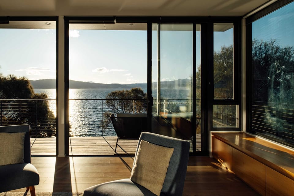 Katherine & JP Rating, 5 stars -August 2024
This property is gorgeous. Modern and comfortable, plenty of room for my group.
The view was beautiful, and we spent all day just looking out of the huge windows!