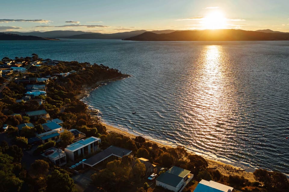 Moose Perth, Australia Moose Rating, 5 stars ,· February 2024 Absolute Luxury..well spread out home ,,we had a bathroom and toilet each,,,, 3 couples views of the bay stunning with the sound of the ocean waves gently washing up on beautiful beach. Totally impressed thank you