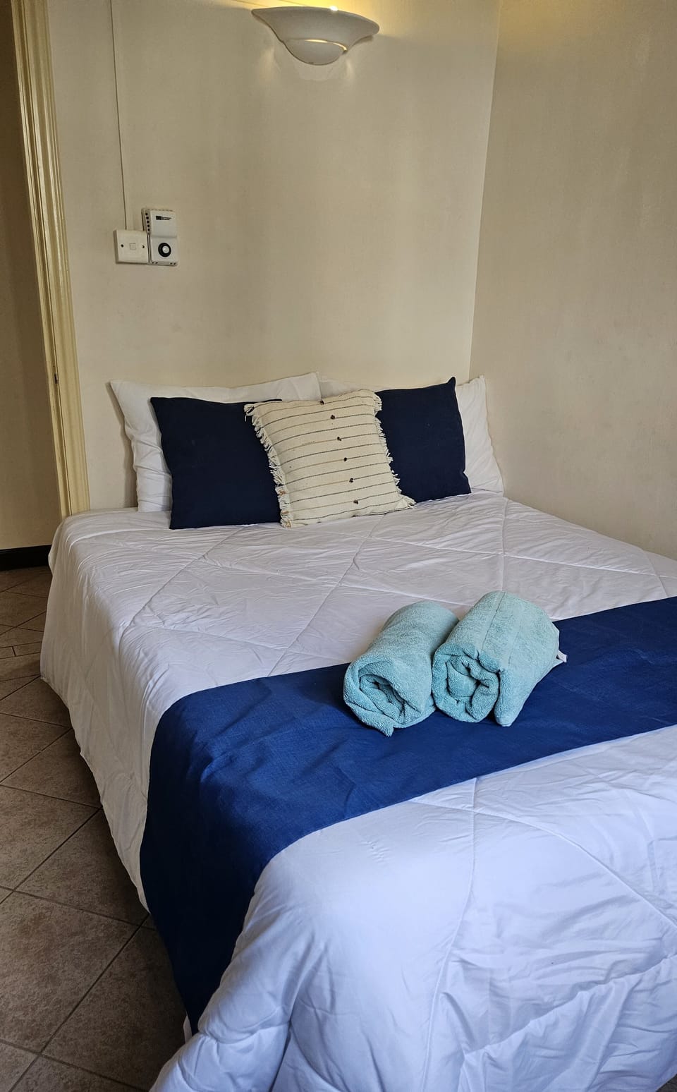 Third bedroom equipped with ceiling fan