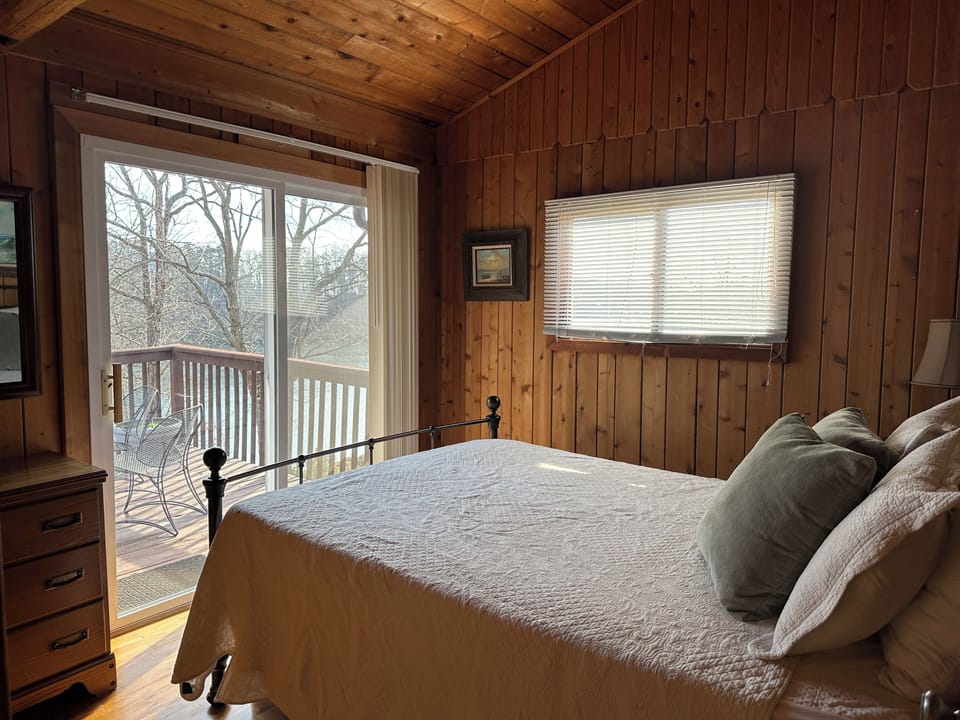 Queen bedroom 