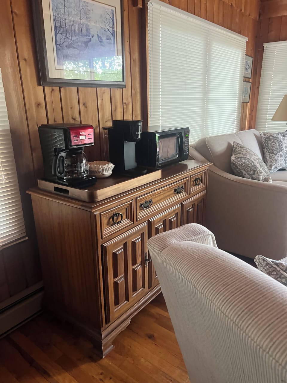 Coffee bar with drip coffee maker and keurig one cup maker 