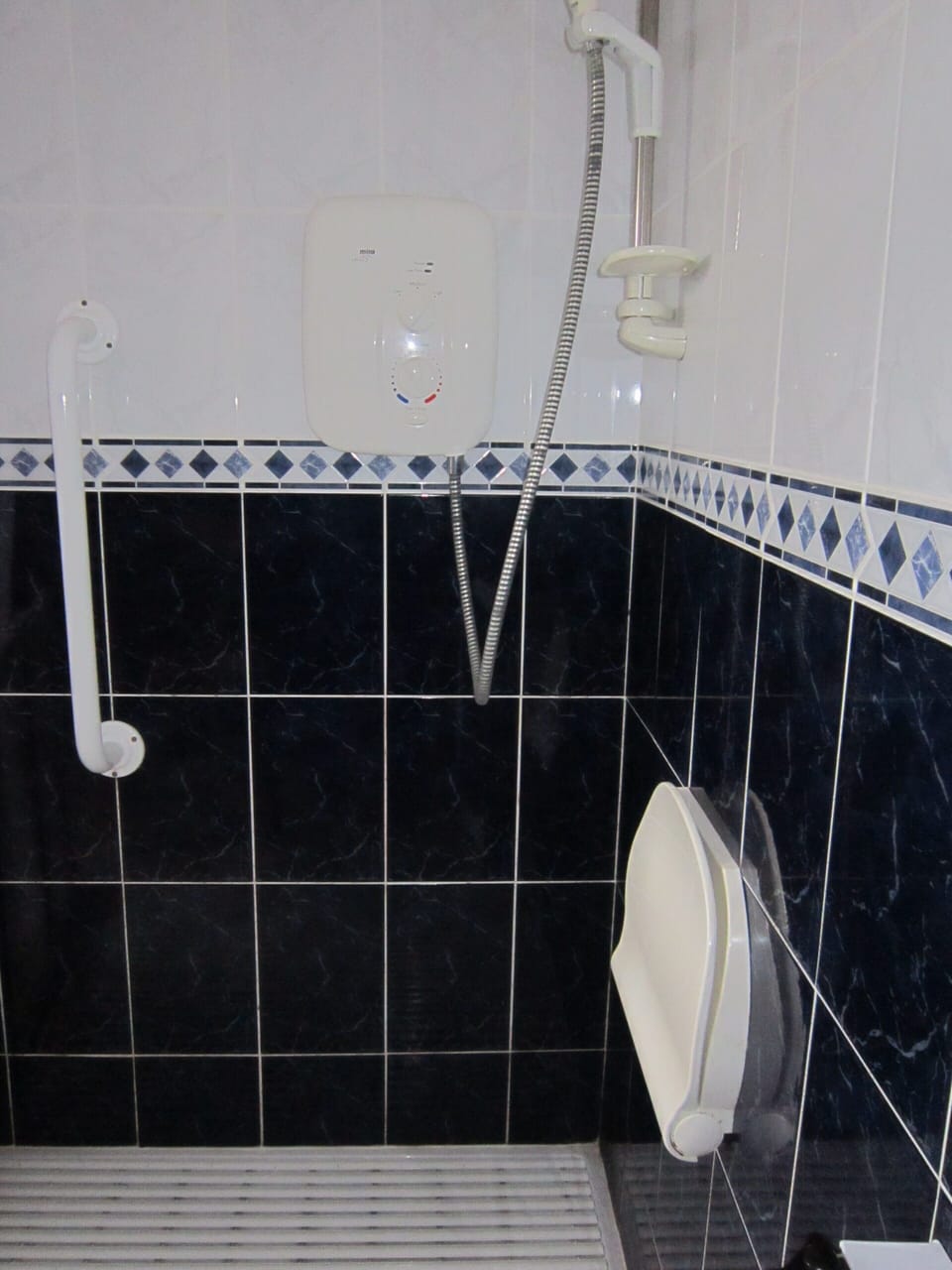 Lowlevel shower