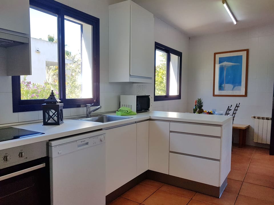 Brand New Kitchen with Dinning Area