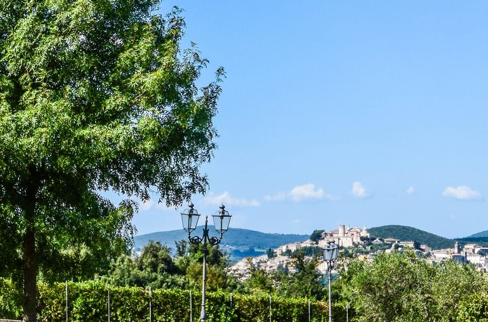 Villa with private pool, bikes at 2km from town. Quiet area & panoramic views Villa in Umbria