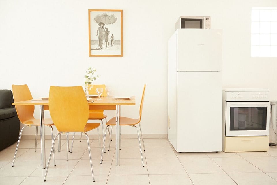 Modern, Fully Equipped Kitchen