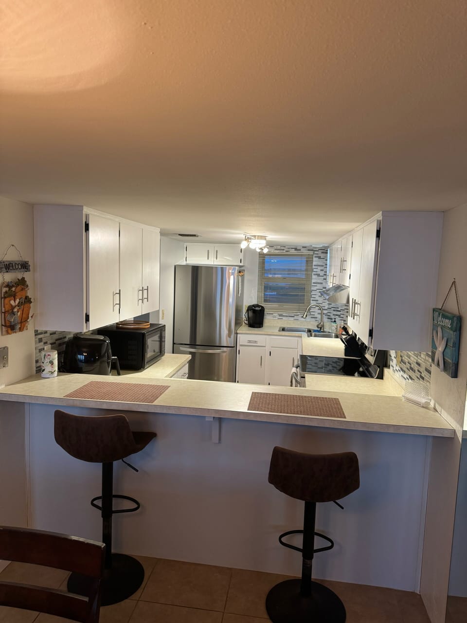 Kitchen Bar - seats 2