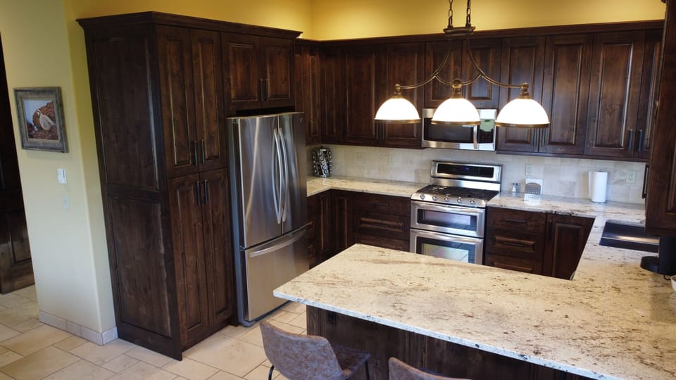 Kitchen w/ Double Oven, Ice Maker, etc.