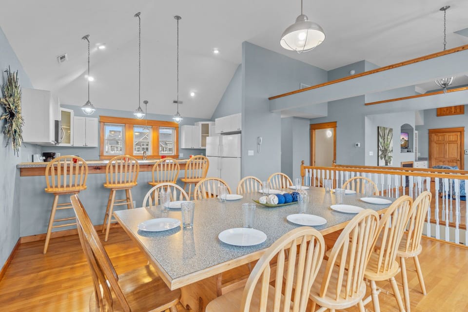 Surf or Sound Realty - 422 - Prevailing Wind - Dining Area -2-2