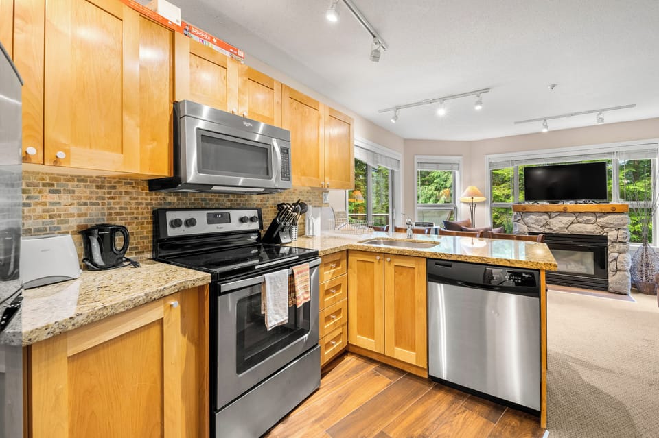 The kitchen includes everything you need to prepare dinner or breakfast!