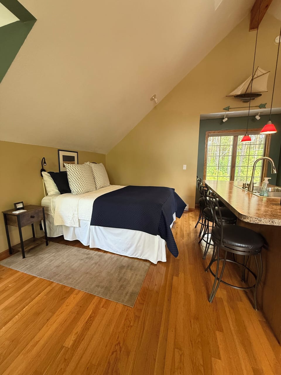 New comfortable Queen size bed 