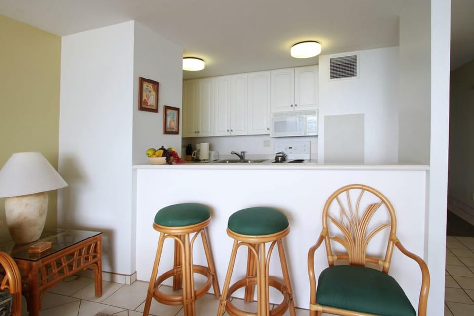 Bar stools to relax at the counter