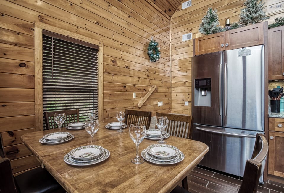 Chalet in the Smokies "Winter Ridge" - Dining area