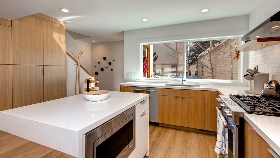 Condo, 3 Bedrooms | Private kitchen | Fridge, microwave, oven, dishwasher