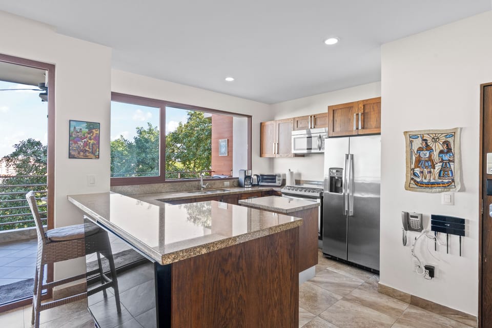 Kitchen with island 