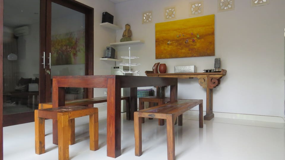 PENELOPY VILLA 2 NEAR EAT STREET OBEROI.