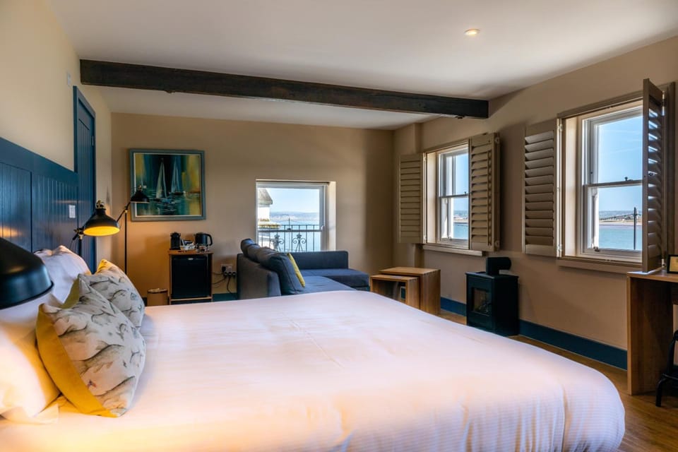 Family Double Room, Sea View | Iron/ironing board (on request), WiFi (free), bed sheets