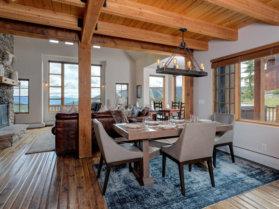 AM 5 Silver Star, Dining, 4