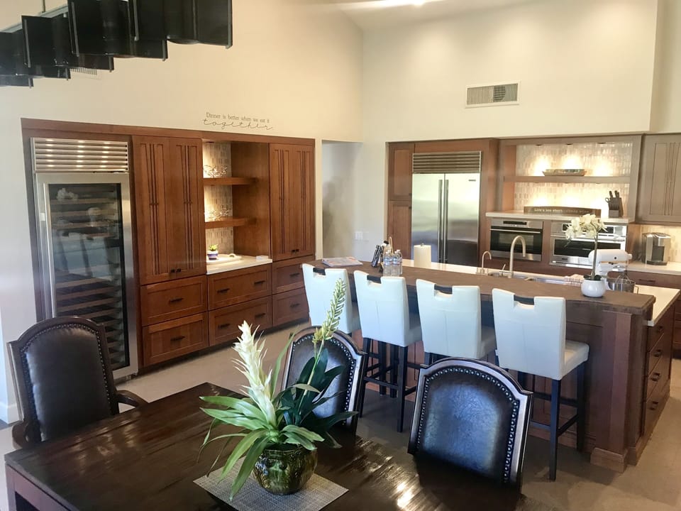 Large open dining / kitchen area. PGA West - La Quinta 