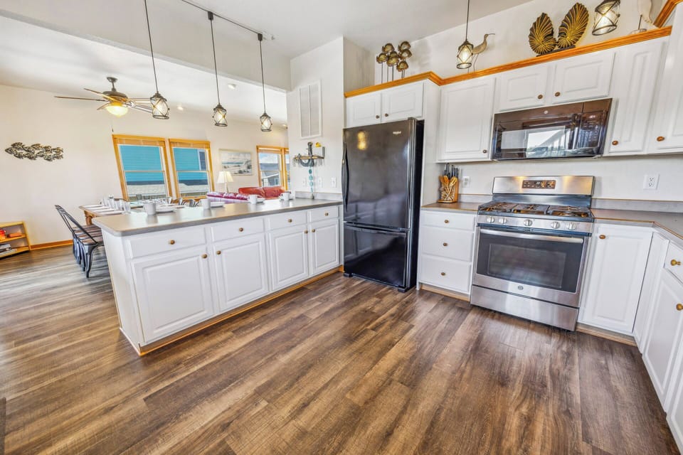 Surf or Sound Realty - 623 - Castn Crew - Kitchen -1