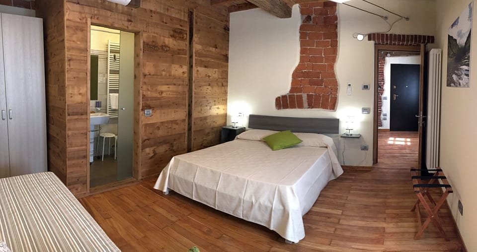 Deluxe Double Room, Annex Building | Individually decorated, individually furnished, blackout drapes