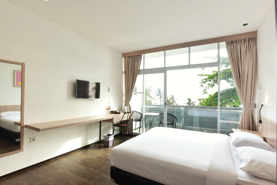 Super Deluxe Room | Iron/ironing board, bed sheets