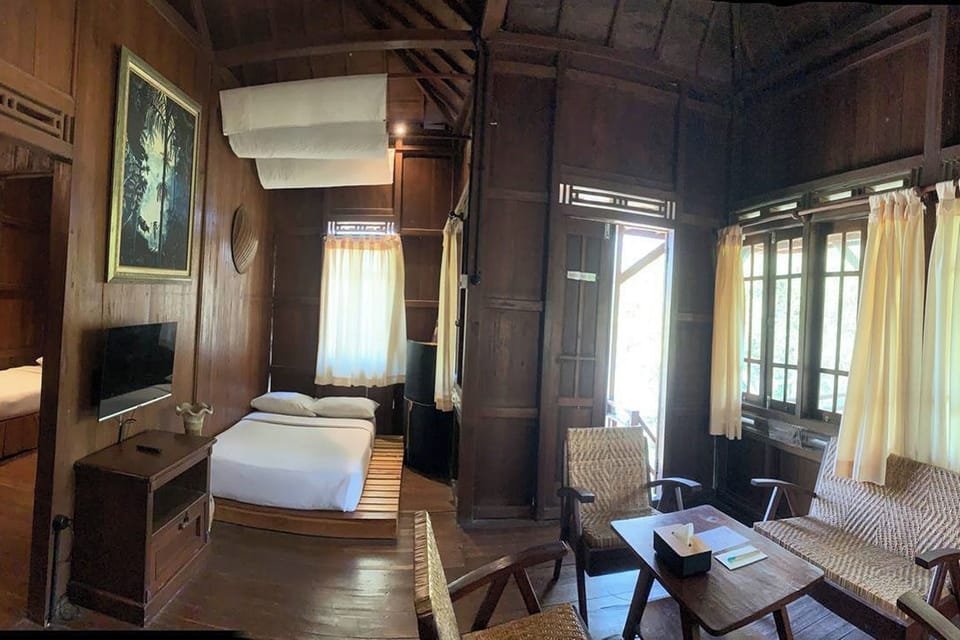 Bungalow, 1 Bedroom | Iron/ironing board, bed sheets