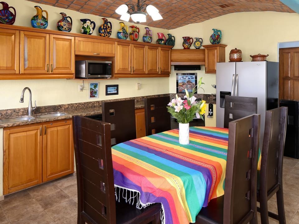 Spacious Kitchen 
