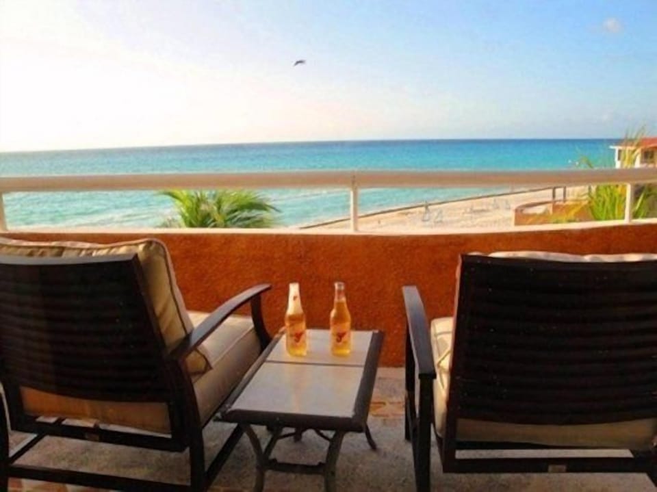 Your private balcony to enjoy your cocktail, this is the actual view!