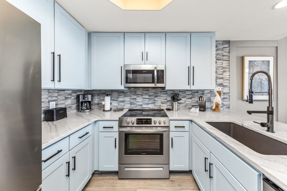 Kitchen, quartz countertops, stainless steel appliances