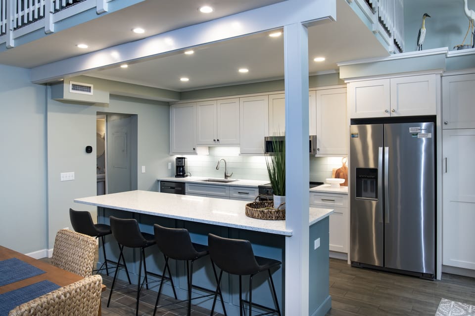Newly remodeled, fully equipped kitchen