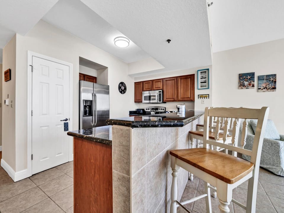 Kitchen with Breakfast Bar