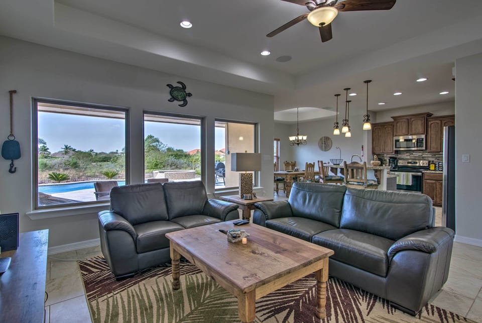 Living Room | Smart TV W/ Cable | Free WiFi | Central A/C & Heating