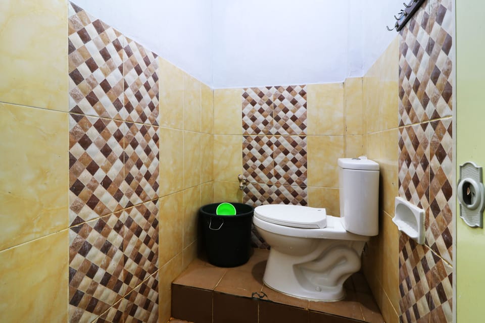 Standard Room | Bathroom | Shower, towels
