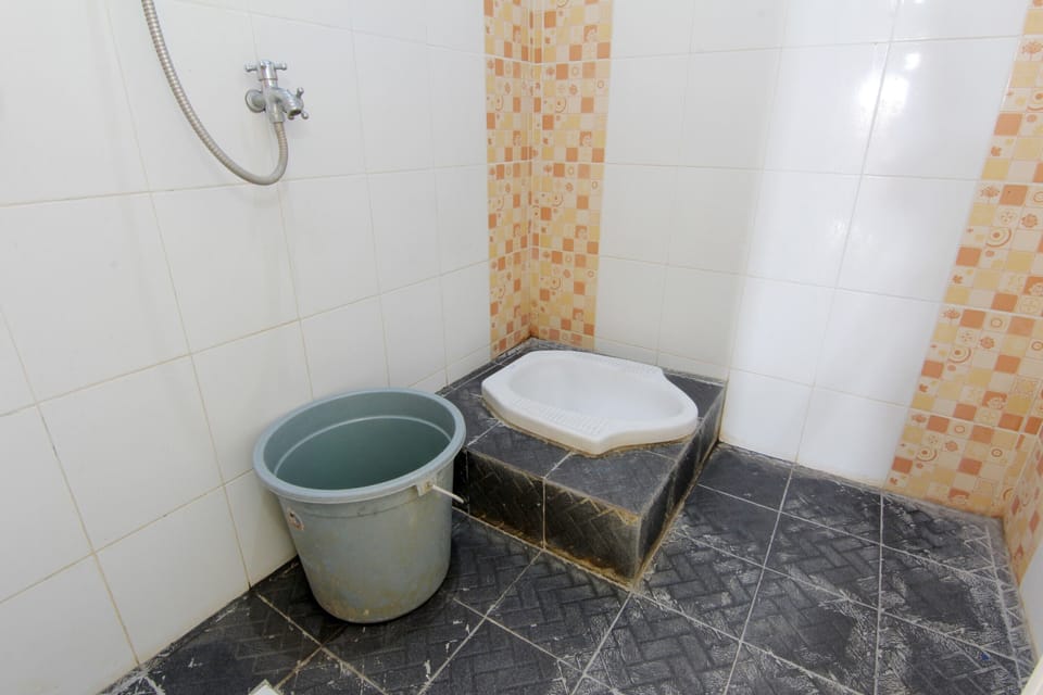 Standard Room, Private Bathroom | Bathroom | Shower, towels