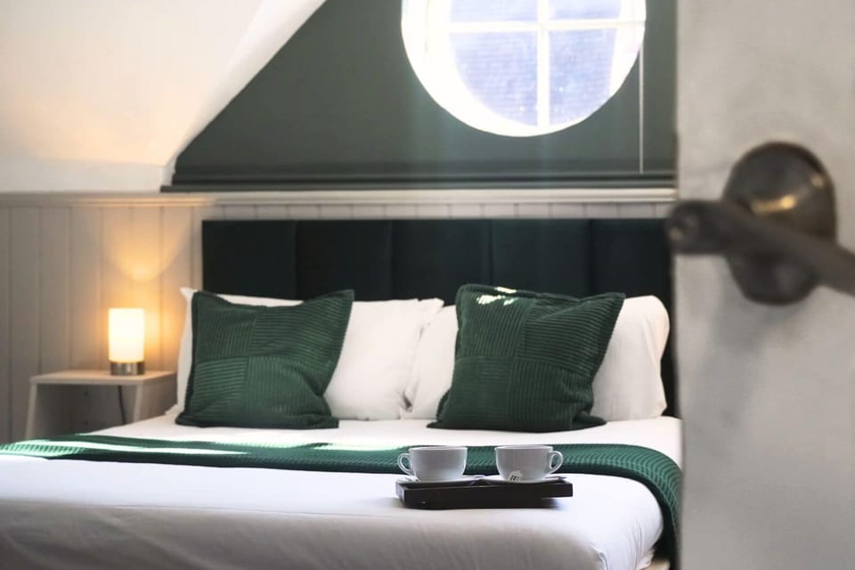 Superior Double Room | Desk, iron/ironing board, bed sheets