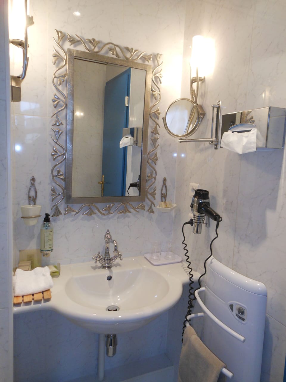 Traditional Double Room, Jetted Tub (Charme) | Bathroom | Free toiletries, hair dryer, towels