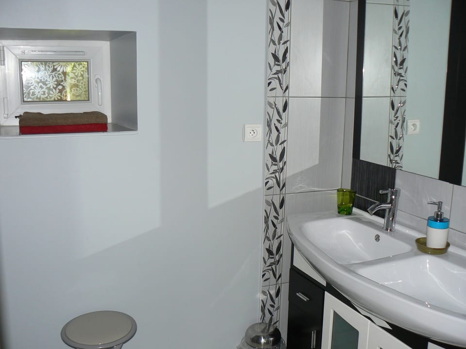 Double Room (Mélanie) | Bathroom sink