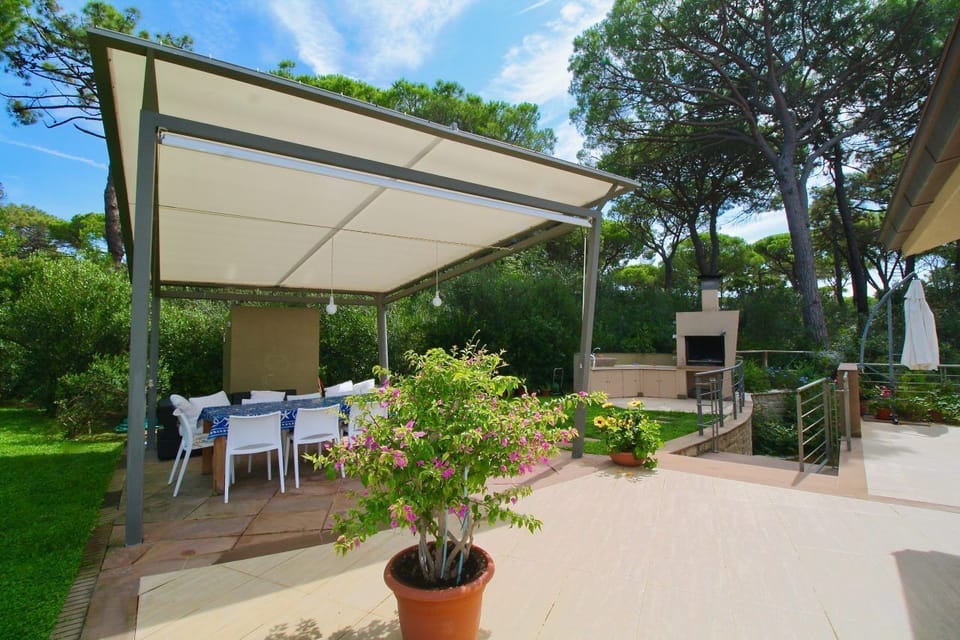 Villa (6 Bedrooms) | Balcony