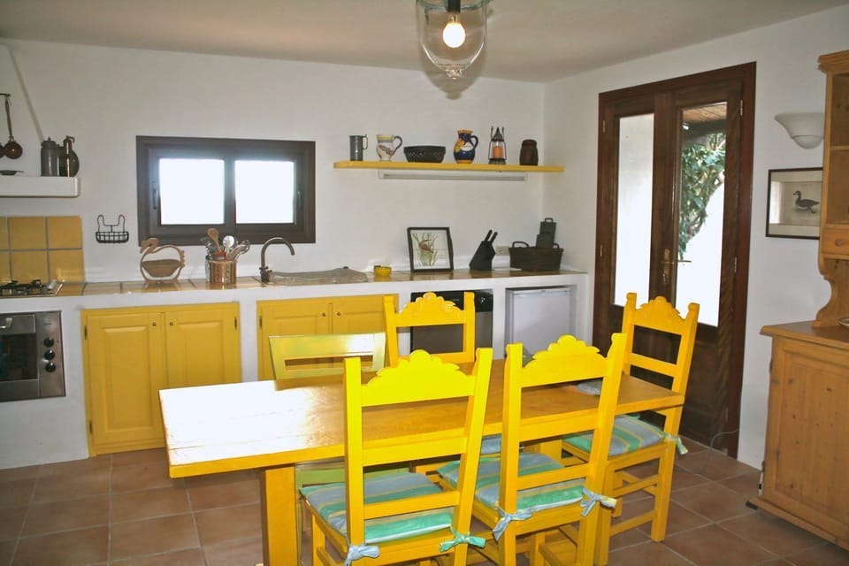 Villa (4 Bedrooms) | Private kitchen | Microwave, dishwasher