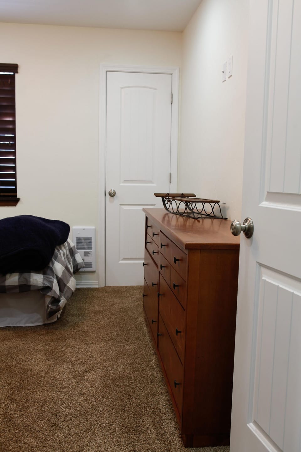 Guest bedroom.
