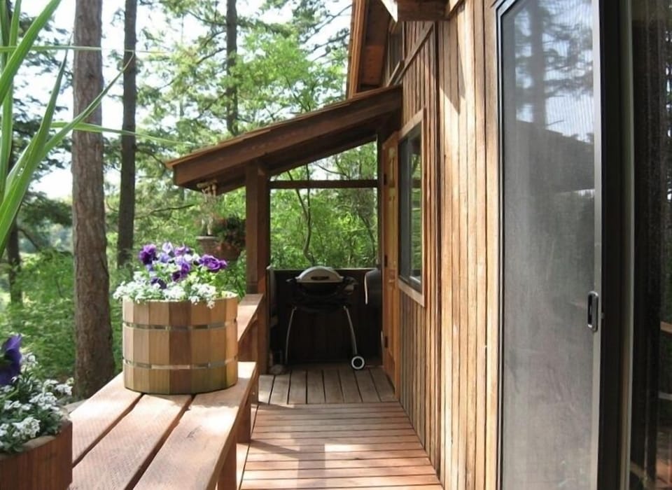 Deck with bench and BBQ grill